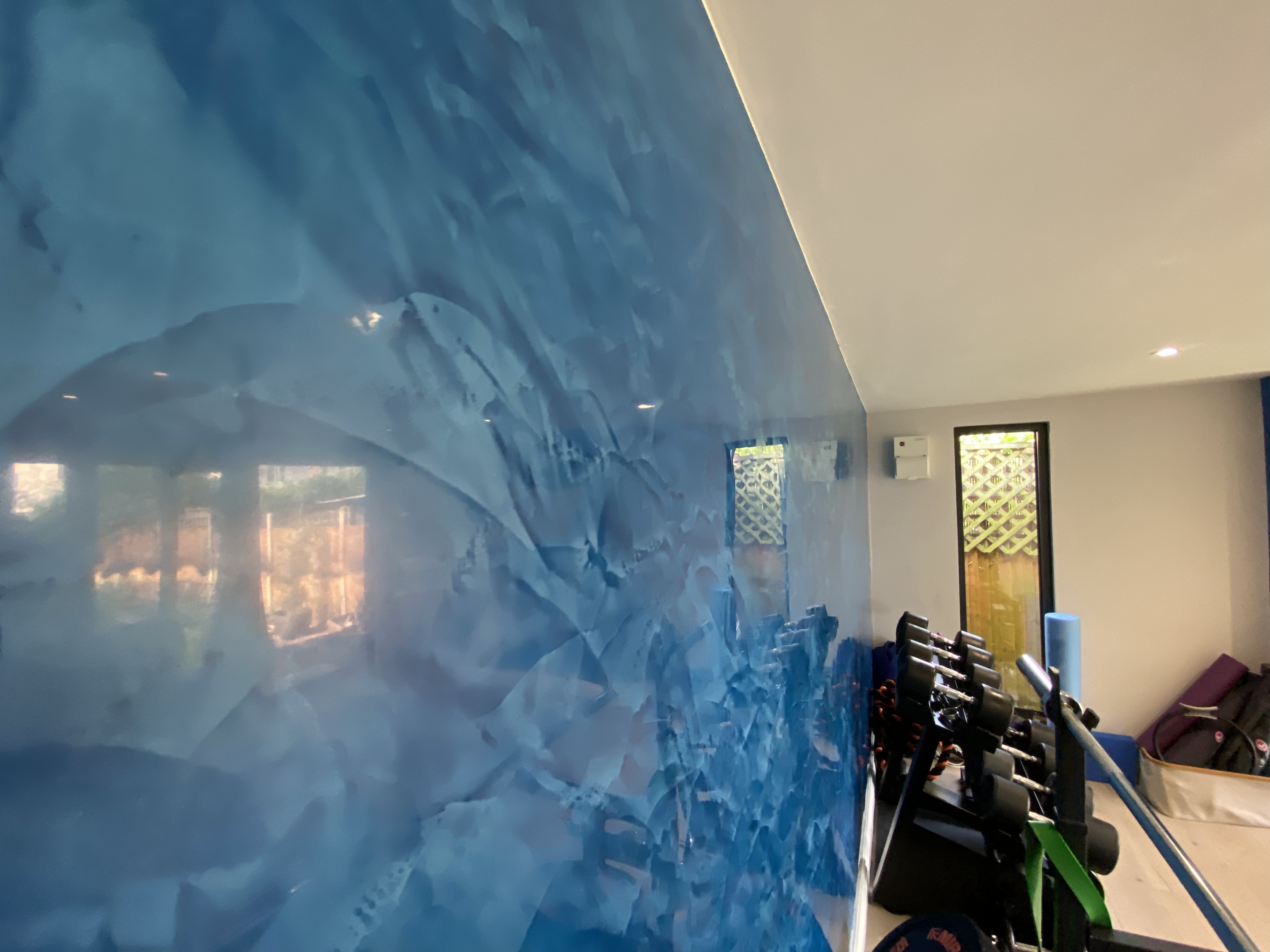 blue polished plaster feature wall in home gym